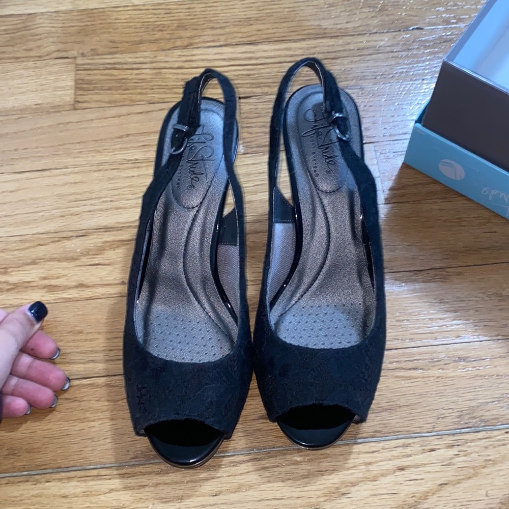 Life Stride black lace open toed heels